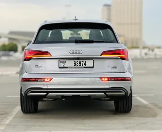 Vermietung Audi Q5. Komfort, Premium, Crossover Fahrzeug zur Miete in VAE ✓ Kaution Keine Kaution ✓ Versicherungsoptionen KFZ-HV, VKV Komplett, Junge.