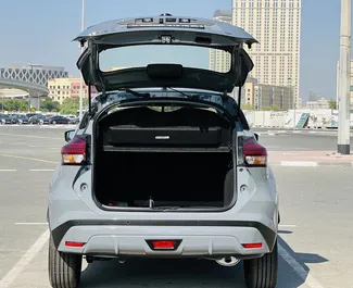 Frontansicht eines Mietwagens Nissan Kicks in Dubai, VAE ✓ Auto Nr.8311. ✓ Automatisch TM ✓ 12 Bewertungen.