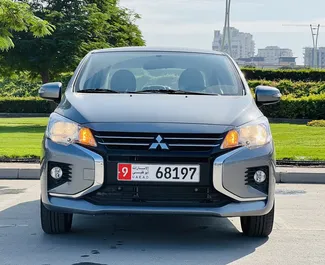 Frontansicht eines Mietwagens Mitsubishi Attrage in Dubai, VAE ✓ Auto Nr.8315. ✓ Automatisch TM ✓ 8 Bewertungen.