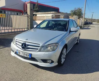 Frontansicht eines Mietwagens Mercedes-Benz C220 d in Tirana, Albanien ✓ Auto Nr.8252. ✓ Automatisch TM ✓ 0 Bewertungen.