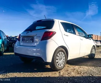 Mietwagen Toyota Yaris 2018 in Serbien, mit Benzin-Kraftstoff und 80 PS ➤ Ab 33 EUR pro Tag.