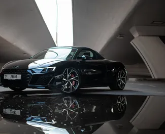 Frontansicht eines Mietwagens Audi R8 Cabrio in Dubai, VAE ✓ Auto Nr.8420. ✓ Automatisch TM ✓ 0 Bewertungen.