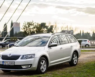 Frontansicht eines Mietwagens Skoda Octavia Combi in Podgorica, Montenegro ✓ Auto Nr.7153. ✓ Automatisch TM ✓ 0 Bewertungen.