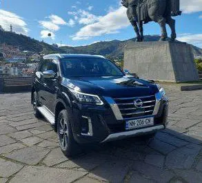 Frontansicht eines Mietwagens Nissan X-Terra in Tiflis, Georgien ✓ Auto Nr.8142. ✓ Automatisch TM ✓ 1 Bewertungen.