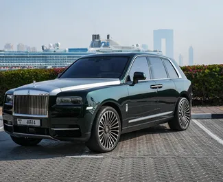 Mietwagen Rolls-Royce Cullinan 2021 in VAE, mit Benzin-Kraftstoff und 592 PS ➤ Ab 3840 AED pro Tag.