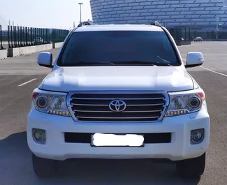 Frontansicht eines Mietwagens Toyota Land Cruiser 200 in Baku, Aserbaidschan ✓ Auto Nr.8182. ✓ Automatisch TM ✓ 0 Bewertungen.