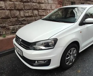 Frontansicht eines Mietwagens Volkswagen Polo Sedan in Eriwan, Armenien ✓ Auto Nr.6781. ✓ Automatisch TM ✓ 1 Bewertungen.