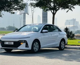 Mietwagen Hyundai Accent 2024 in VAE, mit Benzin-Kraftstoff und 123 PS ➤ Ab 85 AED pro Tag.
