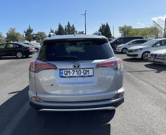 Benzin 2,5L Motor von Toyota Rav4 2018 zur Miete am Flughafen Tiflis.