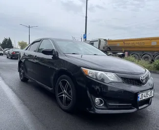 Mietwagen Toyota Camry 2014 in Georgien, mit Benzin-Kraftstoff und 178 PS ➤ Ab 82 GEL pro Tag.