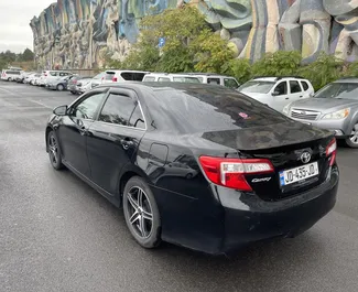 Toyota Camry 2014 zur Miete verfügbar am Flughafen Tiflis, mit Kilometerbegrenzung unbegrenzte.