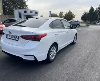 Vermietung Hyundai Accent. Wirtschaft Fahrzeug zur Miete in Georgien ✓ Kaution Keine Kaution ✓ Versicherungsoptionen KFZ-HV, VKV Komplett.