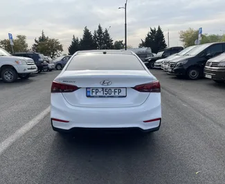 Benzin 1,6L Motor von Hyundai Accent 2017 zur Miete am Flughafen Tiflis.