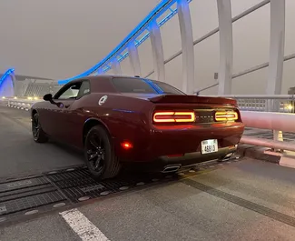 Dodge Challenger 2020 zur Miete verfügbar in Dubai, mit Kilometerbegrenzung 250 km/Tag.