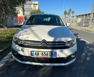 Frontansicht eines Mietwagens Citroen C-Elysee in Tirana, Albanien ✓ Auto Nr.8383. ✓ Schaltgetriebe TM ✓ 0 Bewertungen.