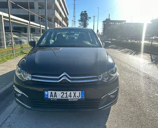 Frontansicht eines Mietwagens Citroen C-Elysee in Tirana, Albanien ✓ Auto Nr.8376. ✓ Schaltgetriebe TM ✓ 0 Bewertungen.