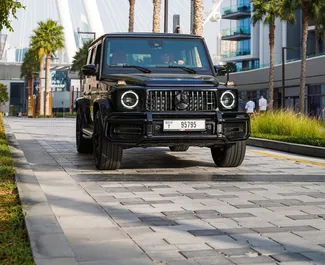 Frontansicht eines Mietwagens Mercedes-Benz G63 AMG in Dubai, VAE ✓ Auto Nr.8399. ✓ Automatisch TM ✓ 0 Bewertungen.