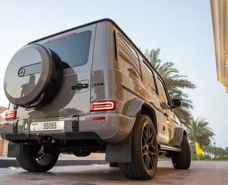 Frontansicht eines Mietwagens Mercedes-Benz G63 AMG in Dubai, VAE ✓ Auto Nr.8400. ✓ Automatisch TM ✓ 0 Bewertungen.