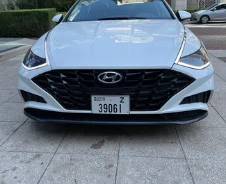 Benzin 2,5L Motor von Hyundai Sonata 2022 zur Miete in Dubai.