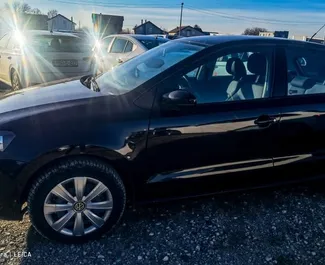 Benzin 1,2L Motor von Volkswagen Polo 2018 zur Miete am Belgrader Flughafen.