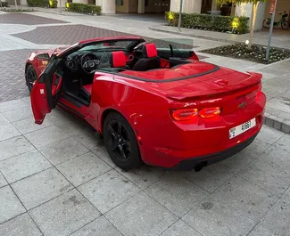 Chevrolet Camaro Cabrio 2020 mit Antriebssystem Heckantrieb, verfügbar in Dubai.