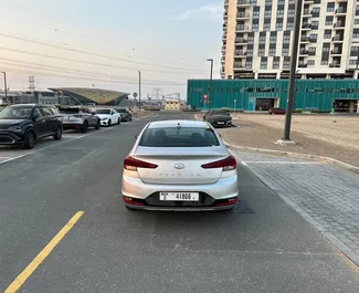 Hyundai Elantra 2020 mit Antriebssystem Frontantrieb, verfügbar in Dubai.