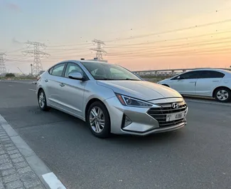 Frontansicht eines Mietwagens Hyundai Elantra in Dubai, VAE ✓ Auto Nr.5734. ✓ Automatisch TM ✓ 0 Bewertungen.