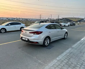 Innenraum von Hyundai Elantra zur Miete in VAE. Ein großartiges 5-Sitzer Fahrzeug mit Automatisch Getriebe.