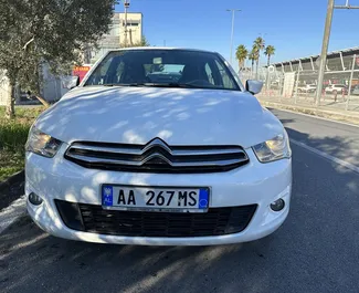 Frontansicht eines Mietwagens Citroen C-Elysee in Tirana, Albanien ✓ Auto Nr.8378. ✓ Schaltgetriebe TM ✓ 0 Bewertungen.