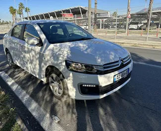 Frontansicht eines Mietwagens Citroen C-Elysee in Tirana, Albanien ✓ Auto Nr.8379. ✓ Schaltgetriebe TM ✓ 0 Bewertungen.