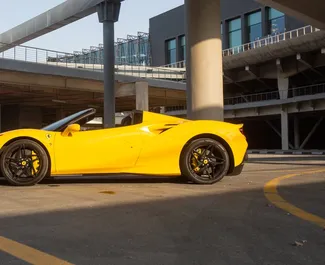 Ferrari F8 Spider 2022 zur Miete verfügbar in Dubai, mit Kilometerbegrenzung 250 km/Tag.