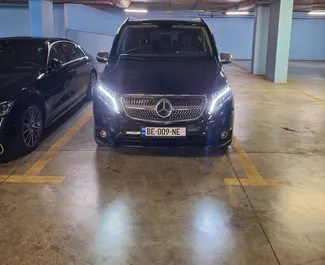 Frontansicht eines Mietwagens Mercedes-Benz V-Class am Flughafen Tiflis, Georgien ✓ Auto Nr.8389. ✓ Automatisch TM ✓ 0 Bewertungen.