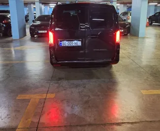 Benzin 2,0L Motor von Mercedes-Benz V-Class 2017 zur Miete am Flughafen Tiflis.