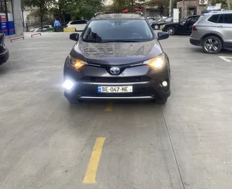 Innenraum von Toyota Rav4 zur Miete in Georgien. Ein großartiges 5-Sitzer Fahrzeug mit Automatisch Getriebe.