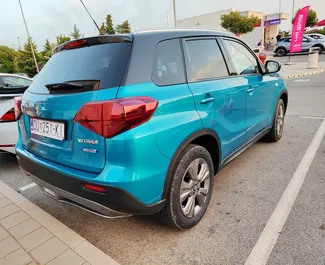 Frontansicht eines Mietwagens Suzuki Vitara am Flughafen Dubrovnik, Kroatien ✓ Auto Nr.8815. ✓ Automatisch TM ✓ 0 Bewertungen.