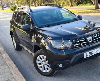 Frontansicht eines Mietwagens Dacia Duster am Flughafen Casablanca, Marokko ✓ Auto Nr.8796. ✓ Automatisch TM ✓ 1 Bewertungen.