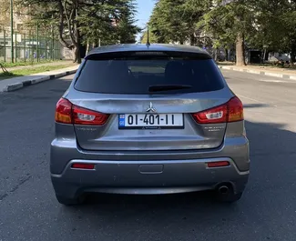 Innenraum von Mitsubishi Outlander Sport zur Miete in Georgien. Ein großartiges 5-Sitzer Fahrzeug mit Automatisch Getriebe.