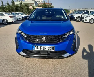 Frontansicht eines Mietwagens Peugeot 3008 am Flughafen Antalya, Türkei ✓ Auto Nr.8765. ✓ Automatisch TM ✓ 1 Bewertungen.