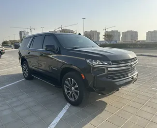 Frontansicht eines Mietwagens Chevrolet Tahoe in Dubai, VAE ✓ Auto Nr.8552. ✓ Automatisch TM ✓ 2 Bewertungen.