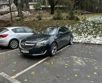 Frontansicht eines Mietwagens Opel Insignia in Belgrad, Serbien ✓ Auto Nr.8770. ✓ Automatisch TM ✓ 0 Bewertungen.