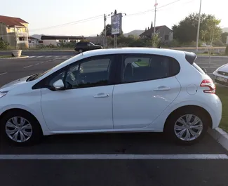 Autovermietung Peugeot 208 Nr.8788 Automatisch in Podgorica, ausgestattet mit einem 1,4L Motor ➤ Von Bojan in Montenegro.