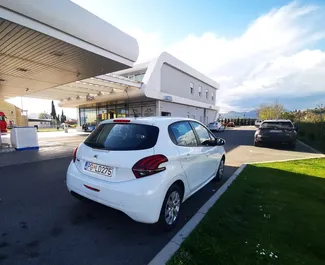 Autovermietung Peugeot 208 Nr.8791 Schaltgetriebe in Podgorica, ausgestattet mit einem 1,4L Motor ➤ Von Bojan in Montenegro.