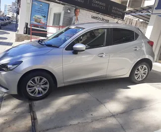 Benzin 1,5L Motor von Mazda 2 2023 zur Miete in Limassol.