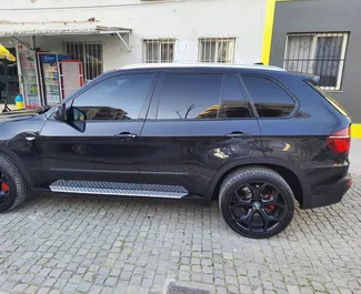 Frontansicht eines Mietwagens BMW X5 in Durres, Albanien ✓ Auto Nr.8605. ✓ Automatisch TM ✓ 0 Bewertungen.