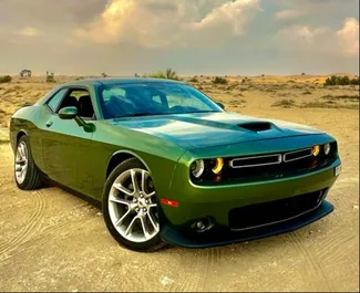 Frontansicht eines Mietwagens Dodge Challenger in Dubai, VAE ✓ Auto Nr.8561. ✓ Automatisch TM ✓ 1 Bewertungen.