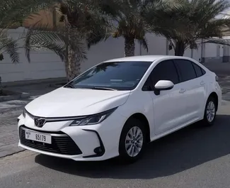 Frontansicht eines Mietwagens Toyota Corolla Sedan in Dubai, VAE ✓ Auto Nr.8621. ✓ Automatisch TM ✓ 0 Bewertungen.