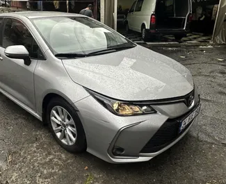 Frontansicht eines Mietwagens Toyota Corolla Sedan in Istanbul, Türkei ✓ Auto Nr.8986. ✓ Automatisch TM ✓ 0 Bewertungen.