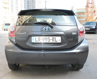 Mietwagen Toyota Prius C 2012 in Georgien, mit Hybride-Kraftstoff und 99 PS ➤ Ab 75 GEL pro Tag.