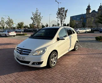 Frontansicht eines Mietwagens Mercedes-Benz B-Class in Eriwan, Armenien ✓ Auto Nr.9121. ✓ Automatisch TM ✓ 0 Bewertungen.