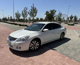 Frontansicht eines Mietwagens Nissan Altima in Eriwan, Armenien ✓ Auto Nr.9101. ✓ Automatisch TM ✓ 0 Bewertungen.